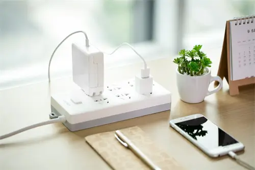 东华大学何倩简介照片